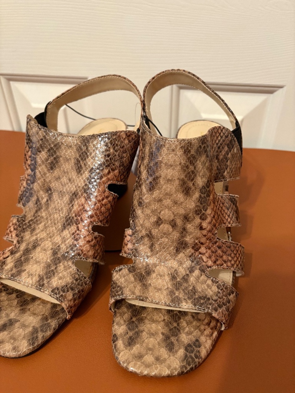 NWT Liz Claiborne Gillroy snake pattern heel 8.5